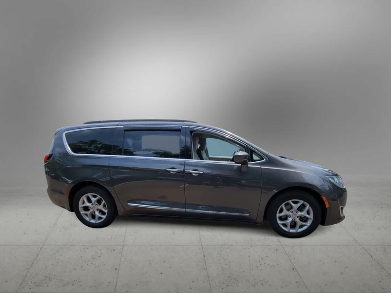 2017 Chrysler Pacifica Touring-L 9