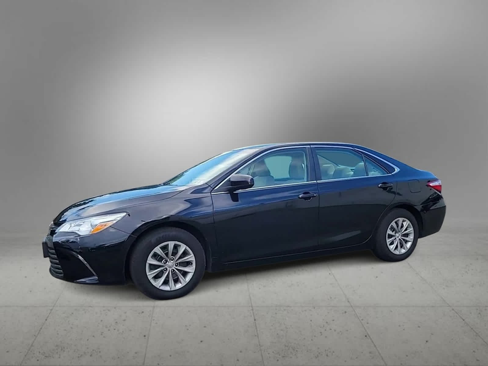 2016 Toyota Camry LE 4