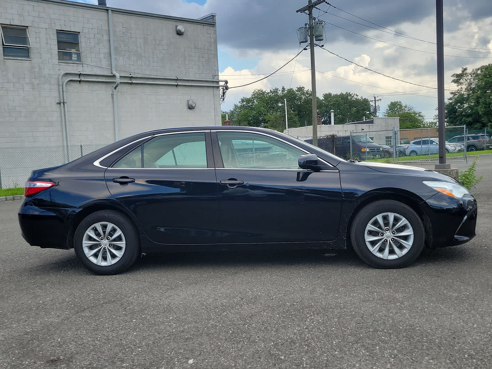 2016 Toyota Camry LE 22