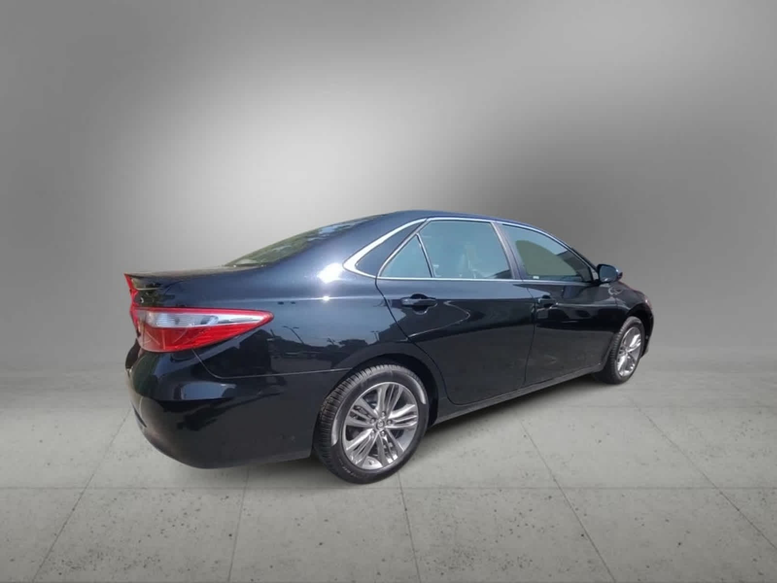 2017 Toyota Camry SE 2