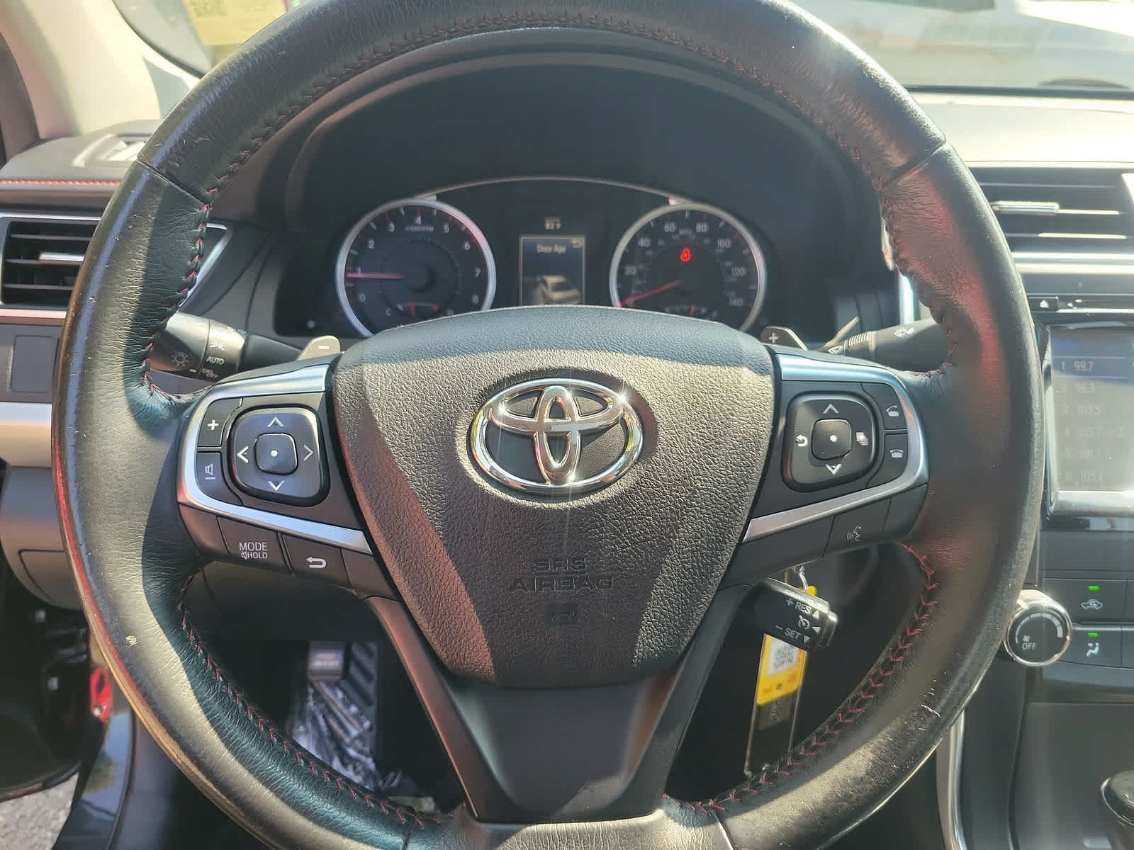 2017 Toyota Camry SE 16