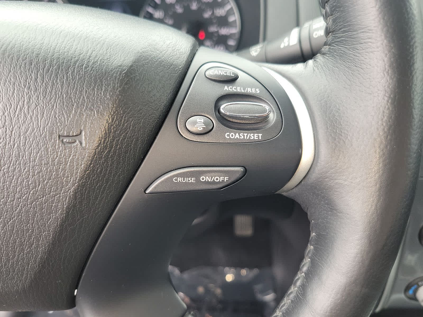 2019 Nissan Pathfinder SL 18