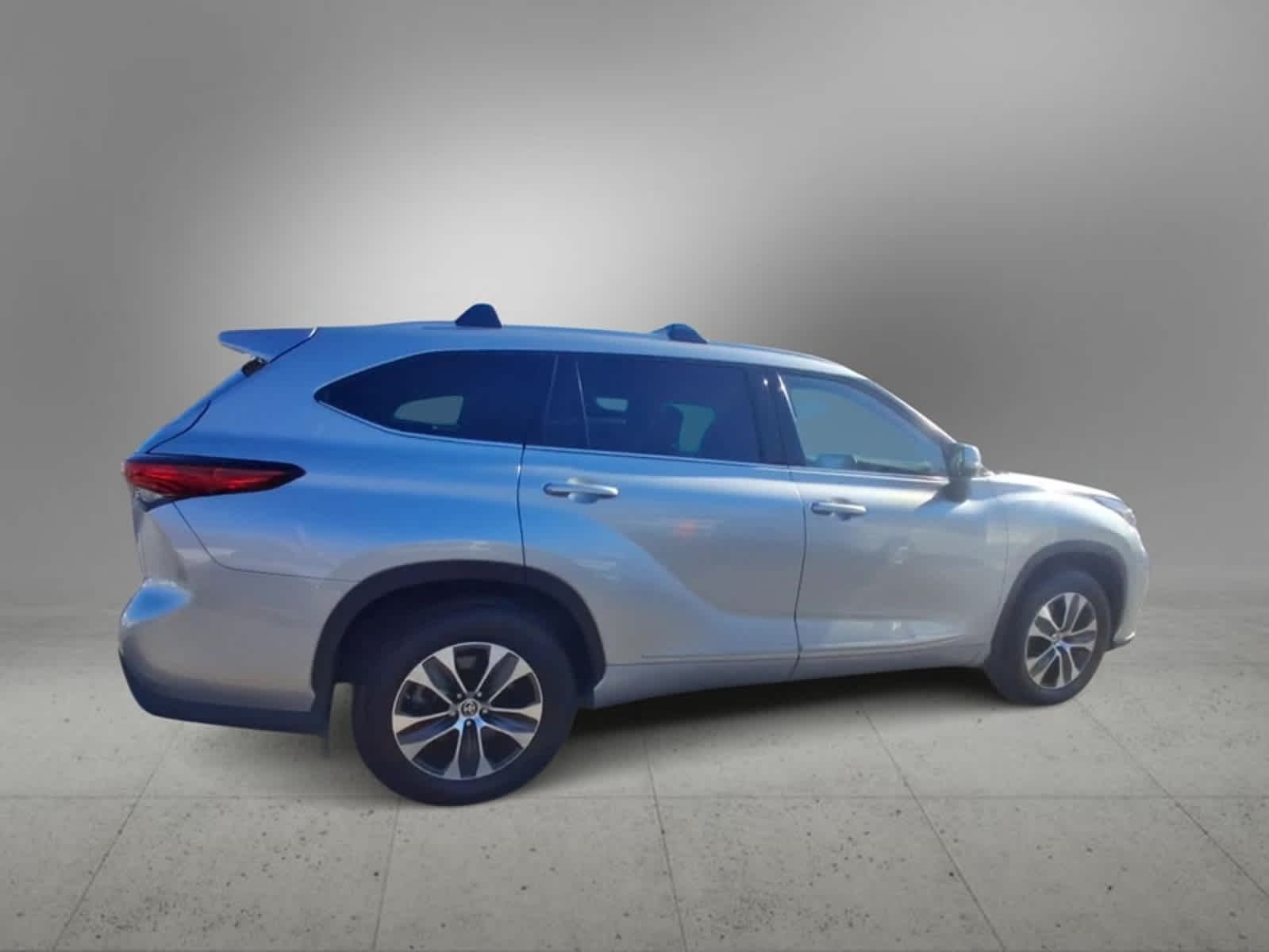 2022 Toyota Highlander XLE 8