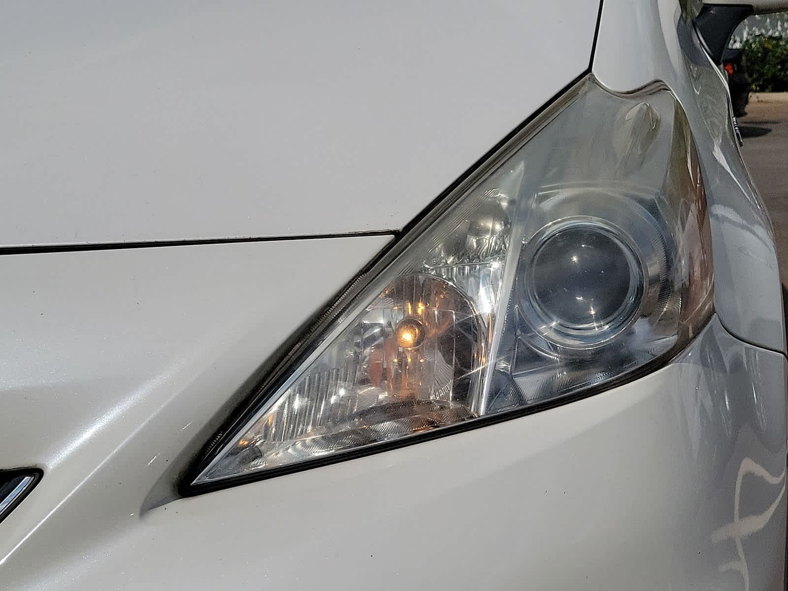 2014 Toyota Prius V Two 28