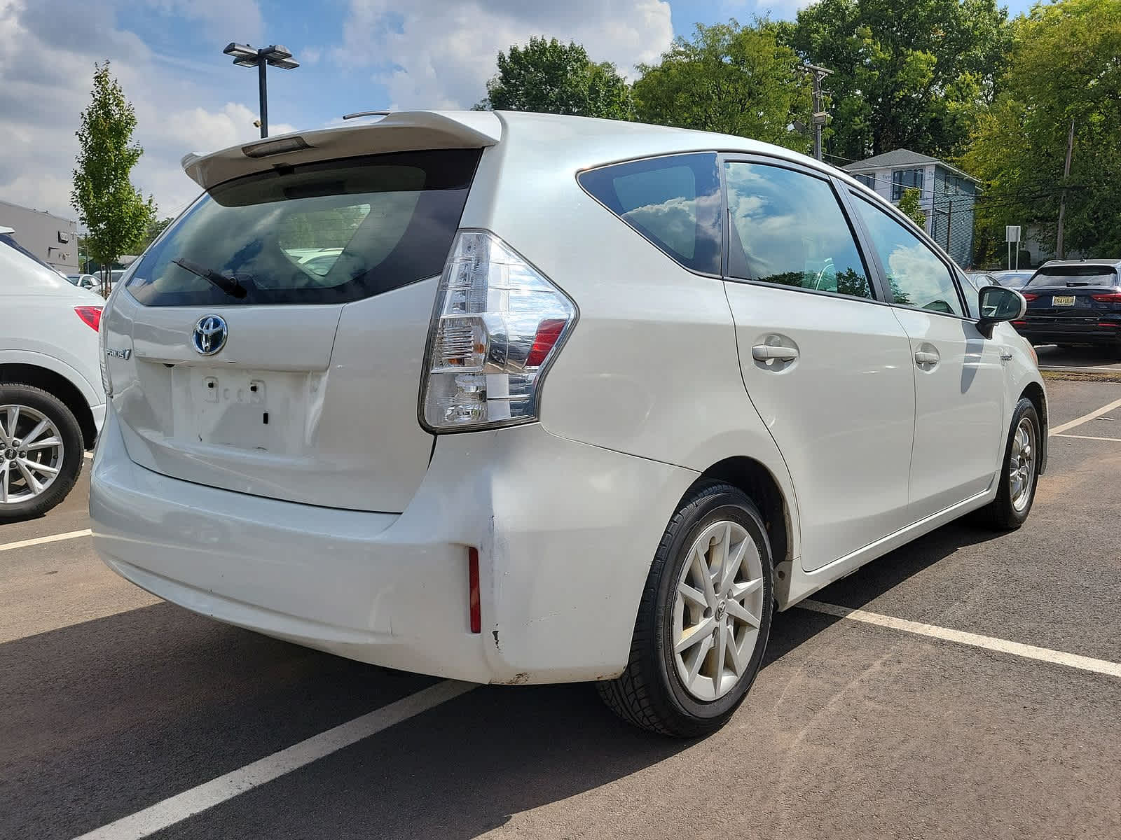 2014 Toyota Prius V Two 25