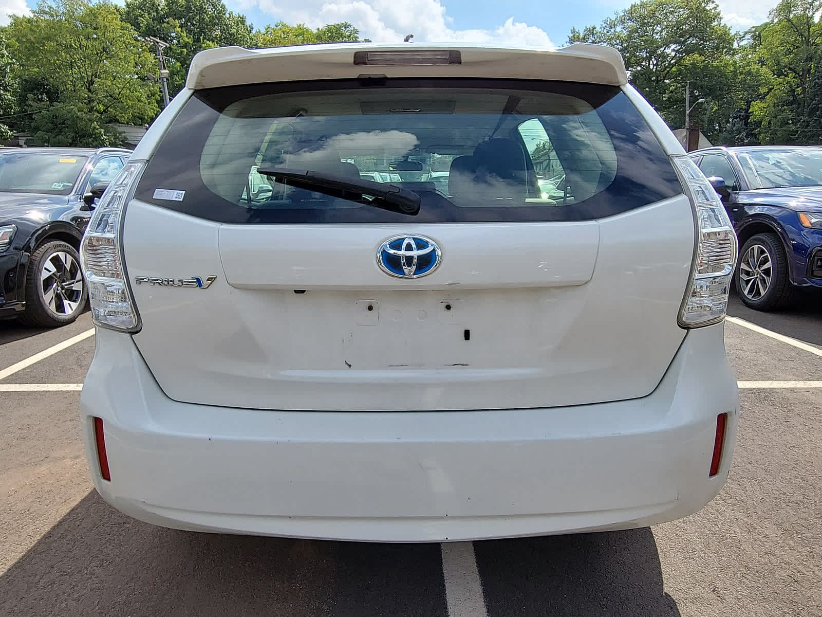 2014 Toyota Prius V Two 23