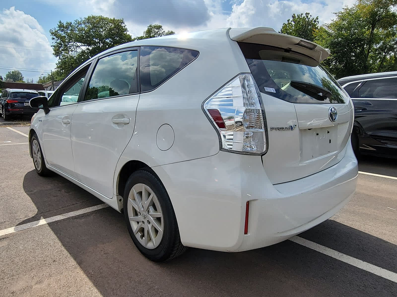 2014 Toyota Prius V Two 22