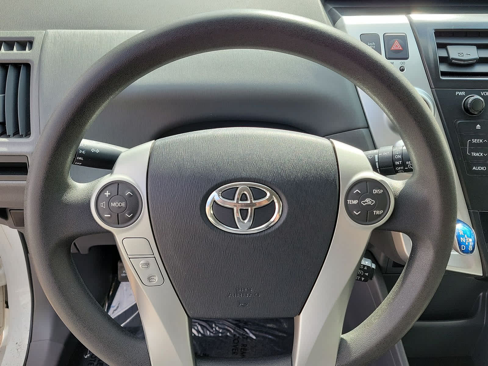 2014 Toyota Prius V Two 16