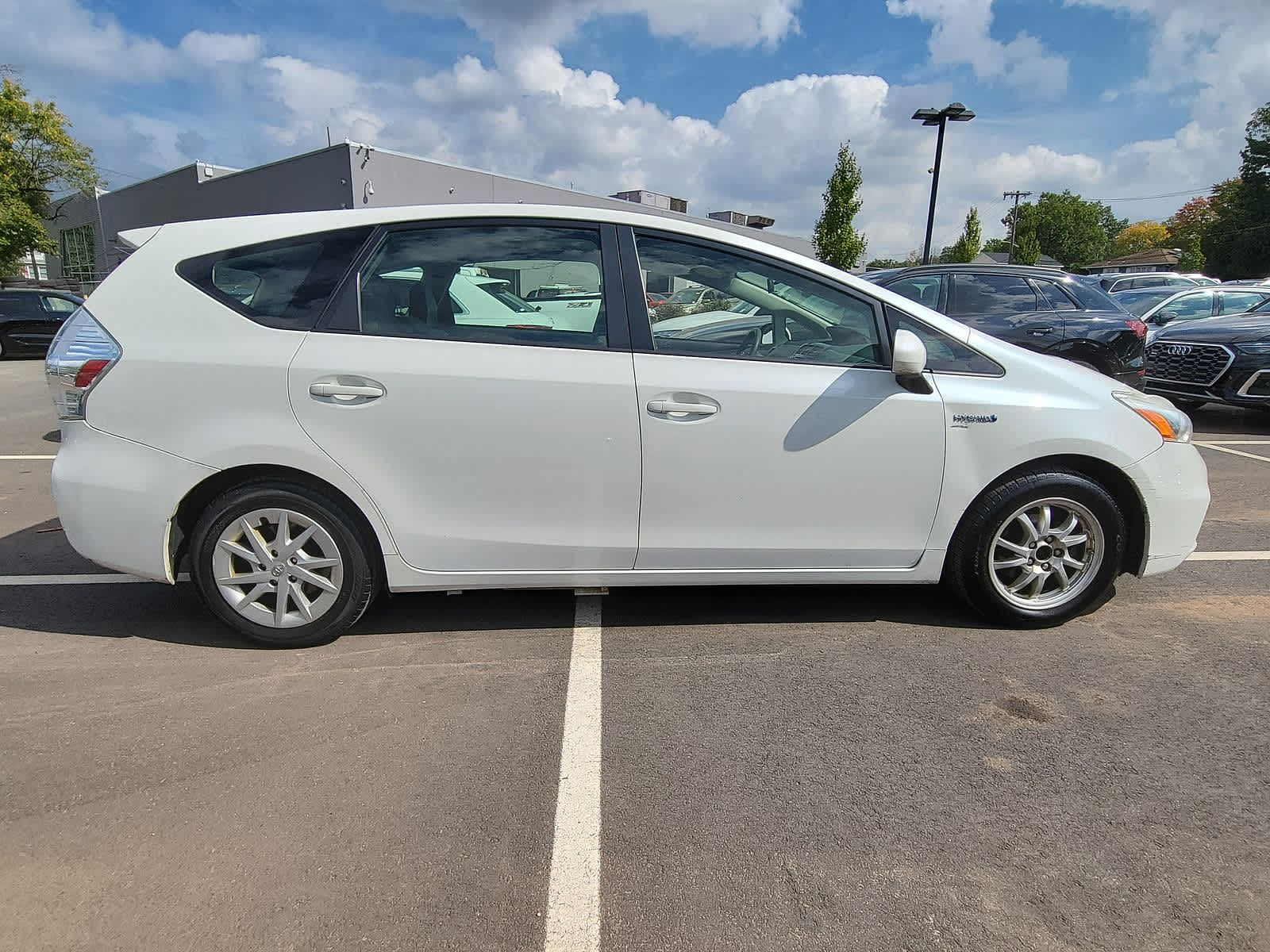 2014 Toyota Prius V Two 26