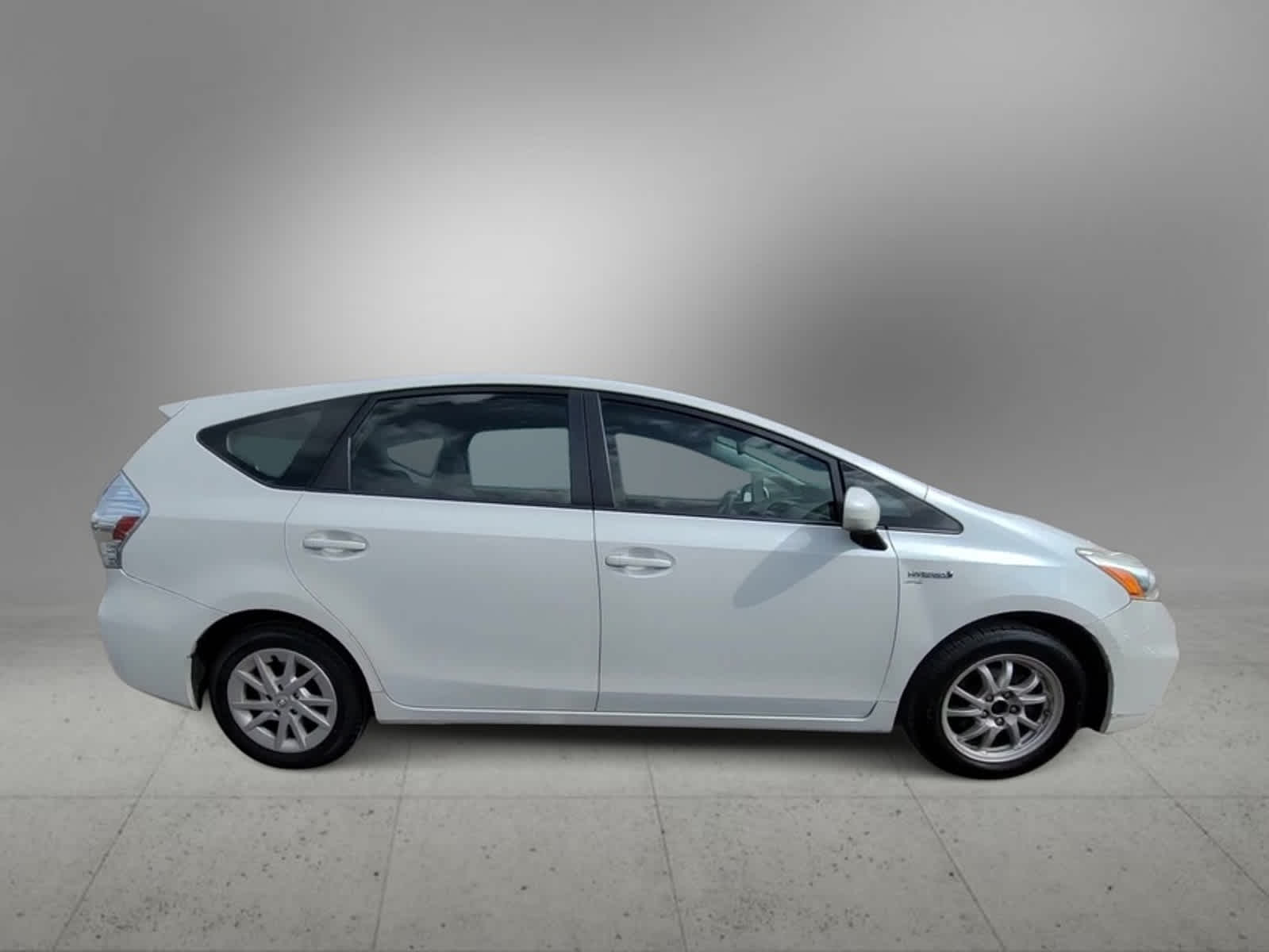 2014 Toyota Prius V Two 9