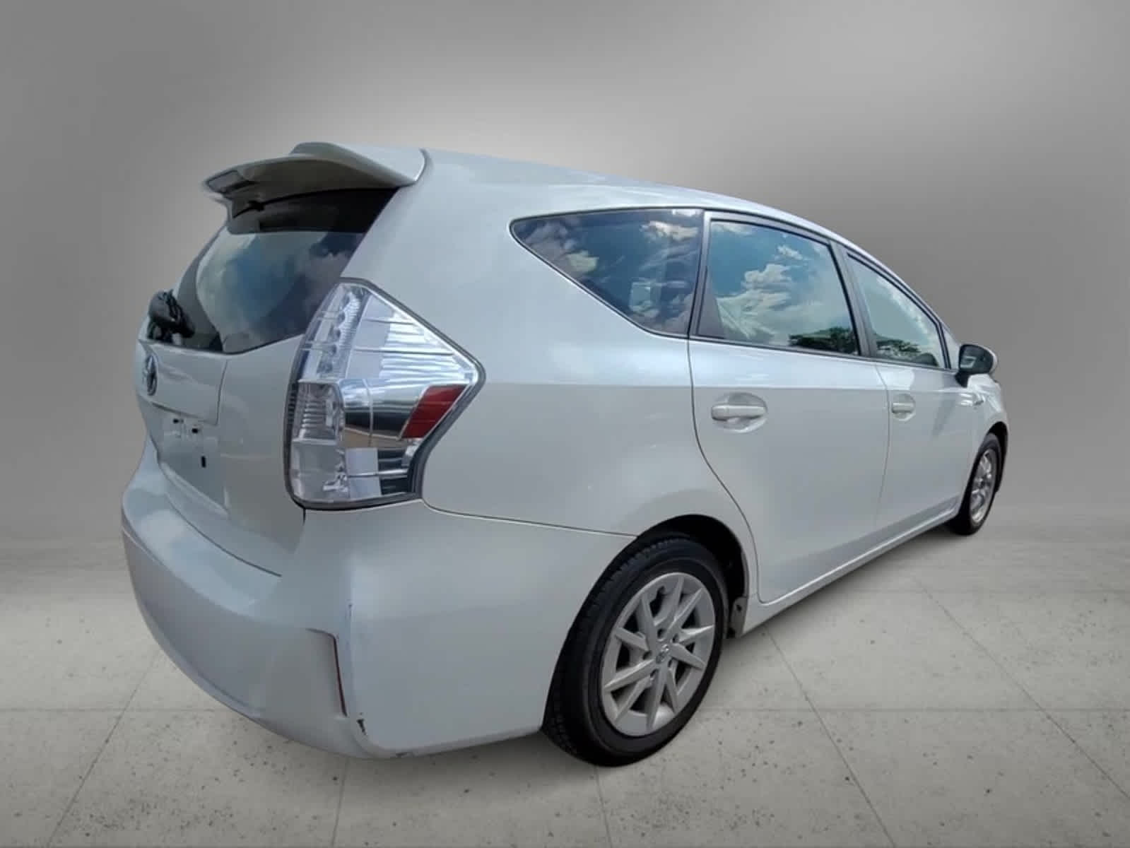 2014 Toyota Prius V Two 8