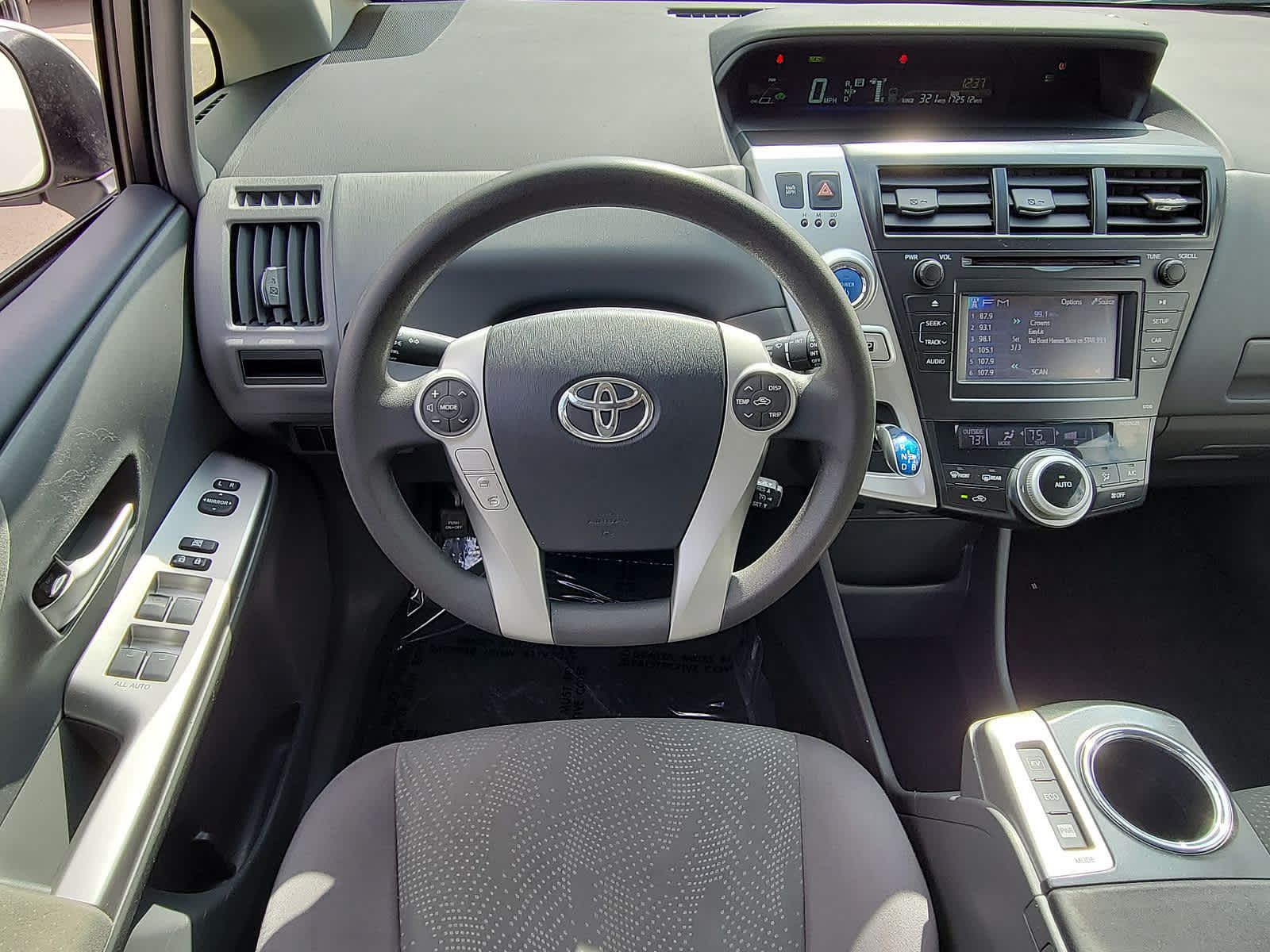 2014 Toyota Prius V Two 21