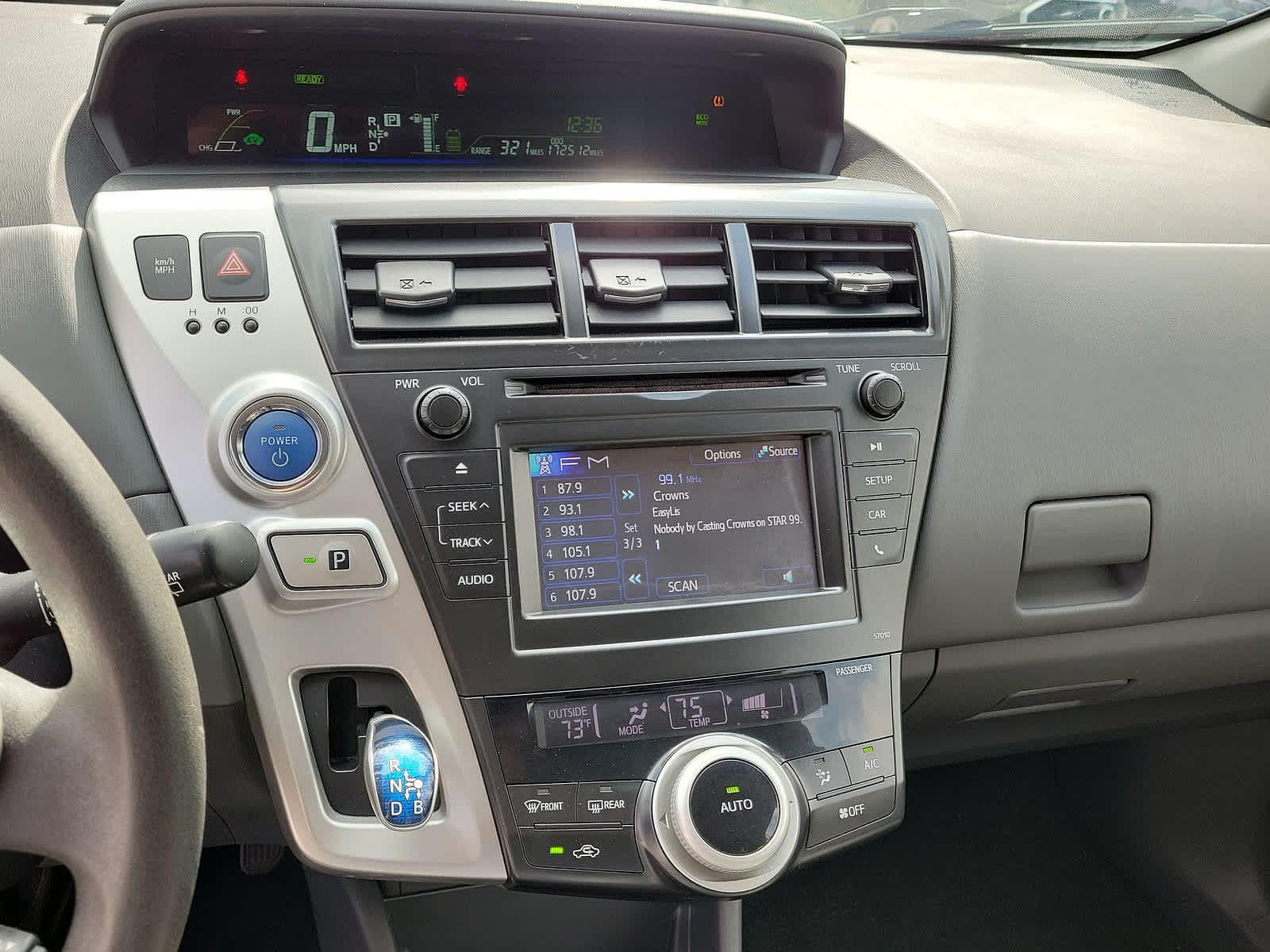 2014 Toyota Prius V Two 14