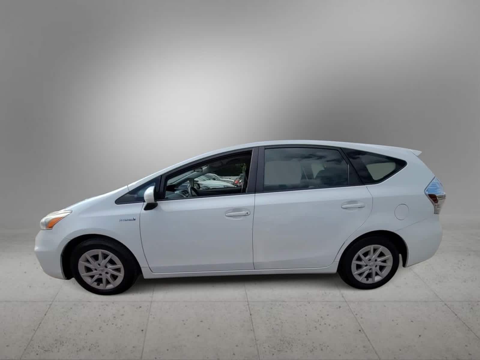 2014 Toyota Prius V Two 5