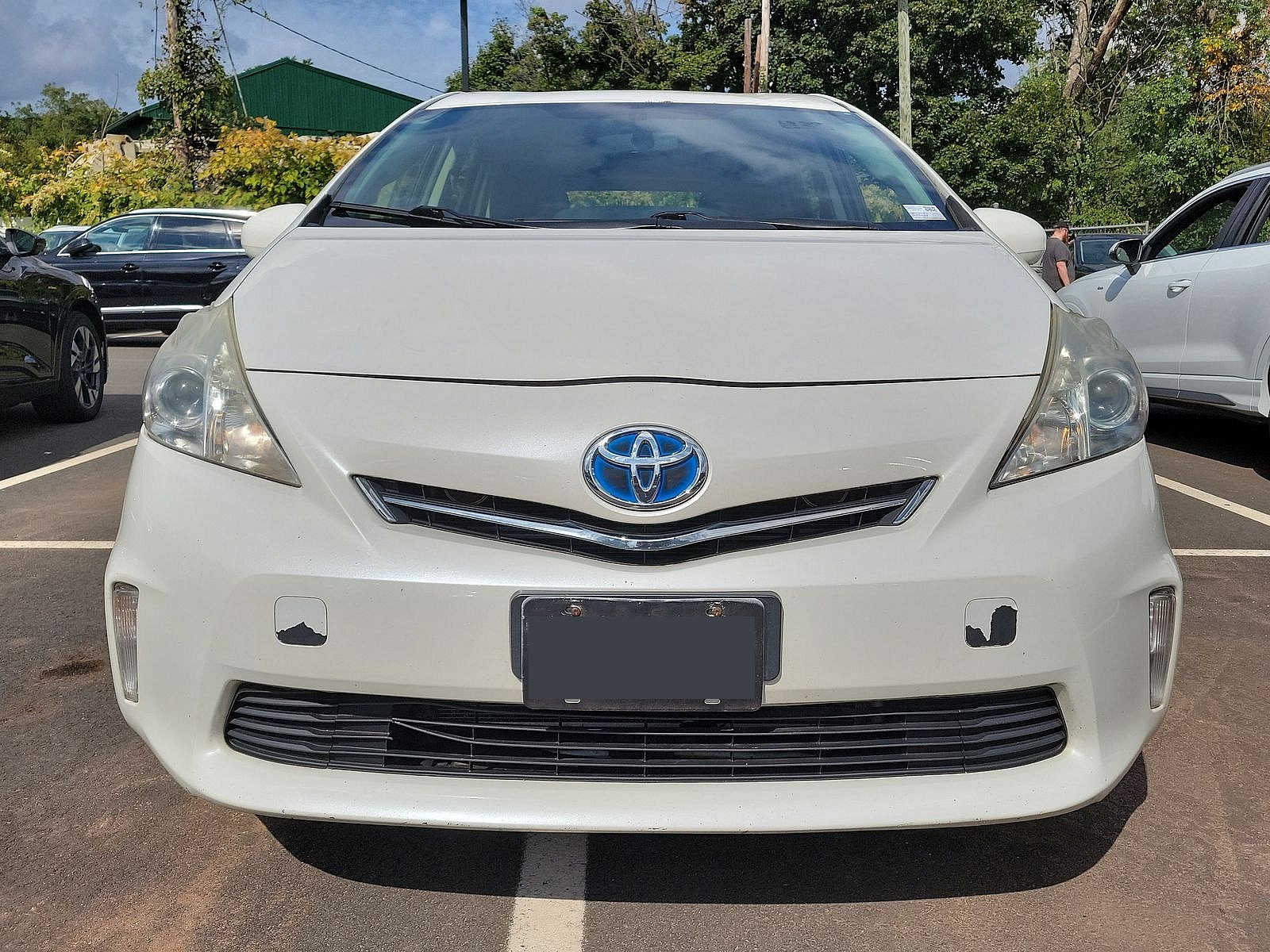 2014 Toyota Prius V Two 27