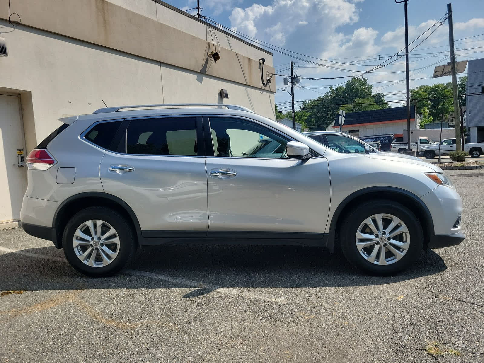 2015 Nissan Rogue SV 22