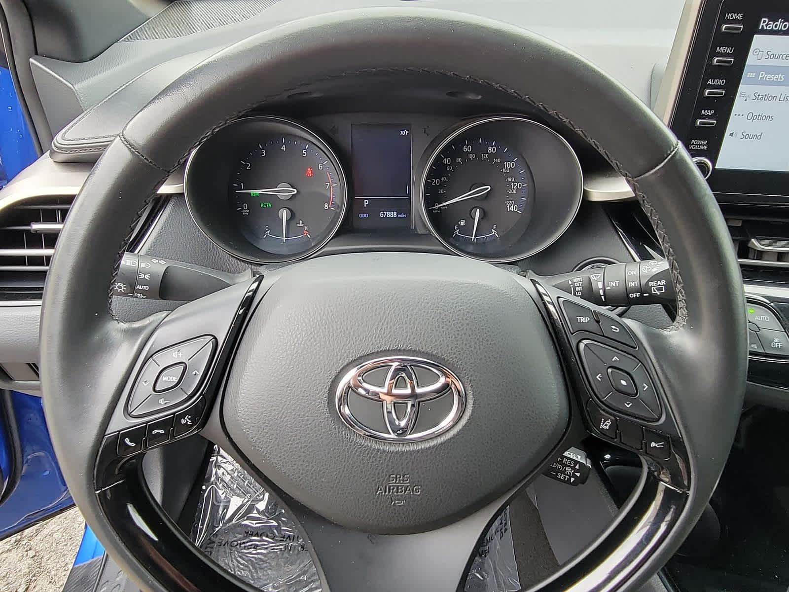 2019 Toyota C-HR XLE 16