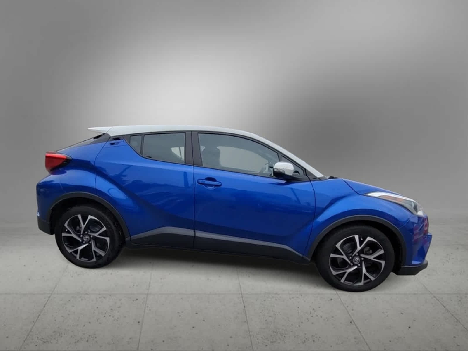 2019 Toyota C-HR XLE 9