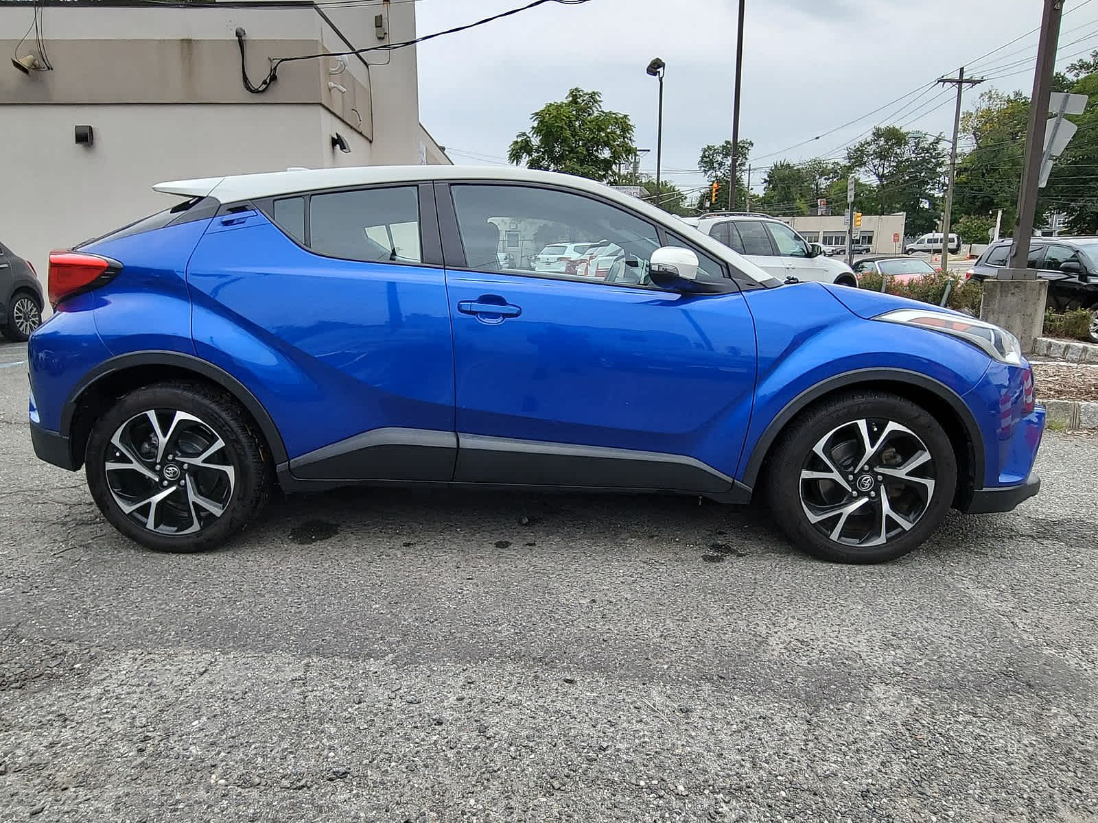 2019 Toyota C-HR XLE 25