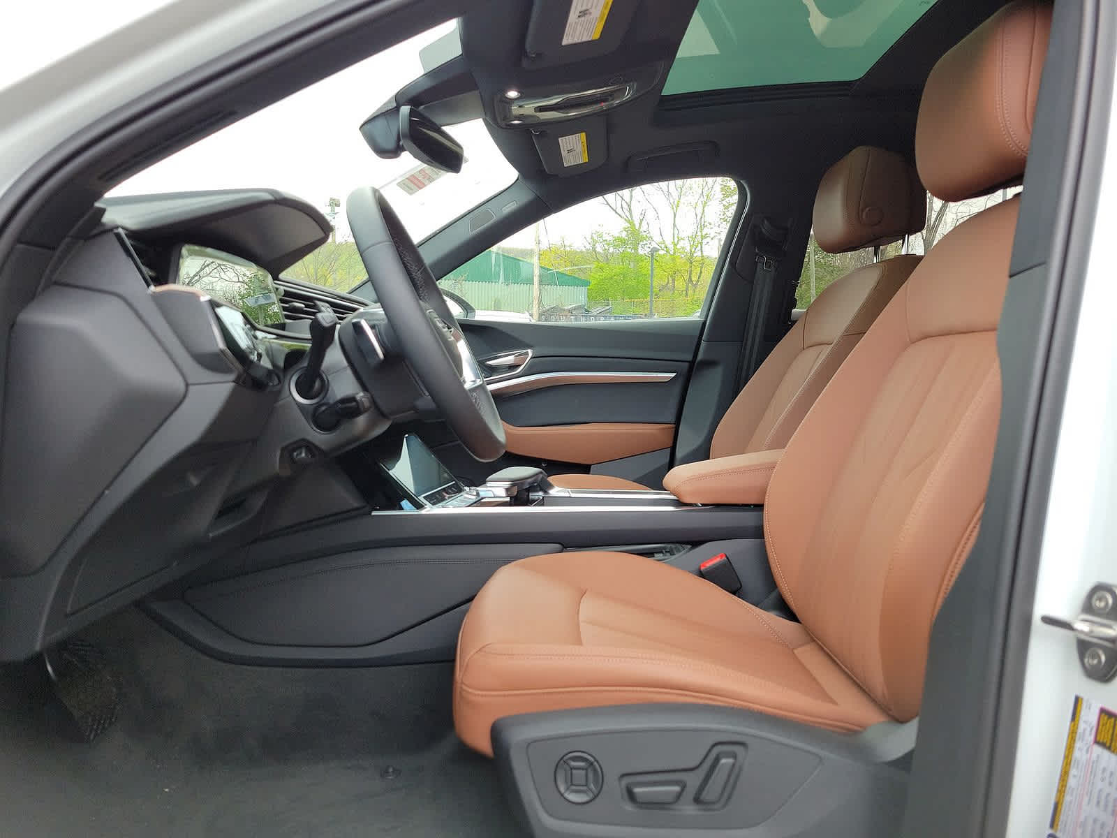 2024 Audi Q8 e-tron Premium Plus 14