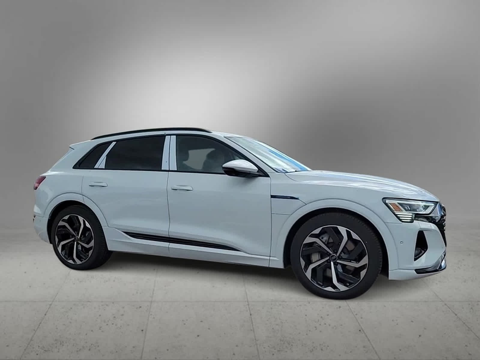 2024 Audi Q8 e-tron Premium Plus 2