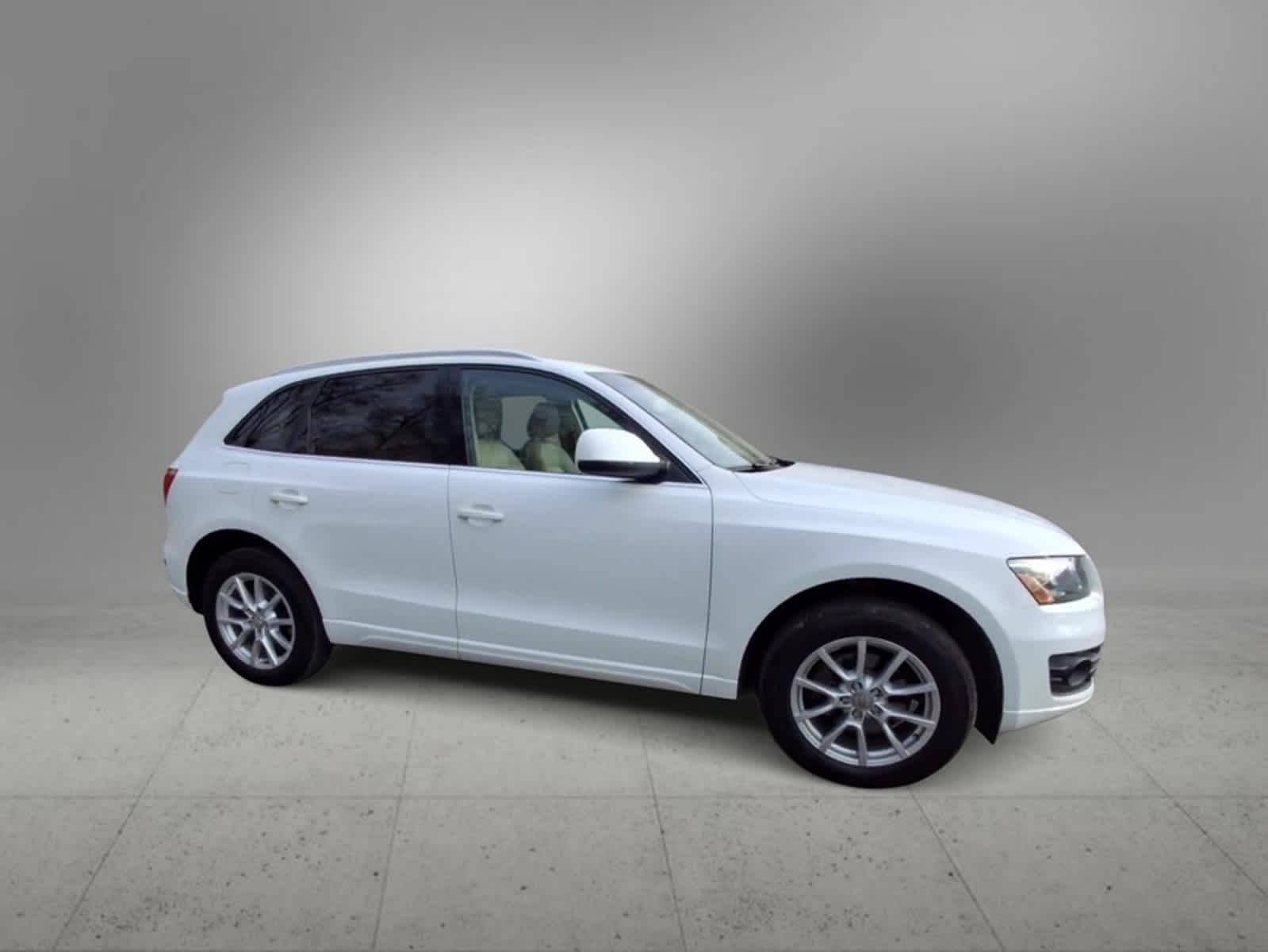 2010 Audi Q5 Premium Plus 2