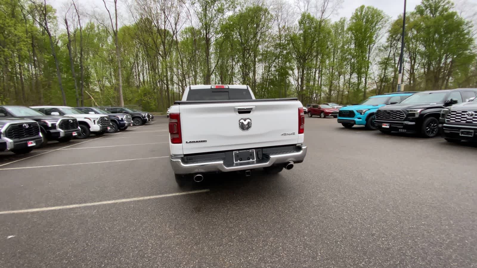 View vehicle photo 7