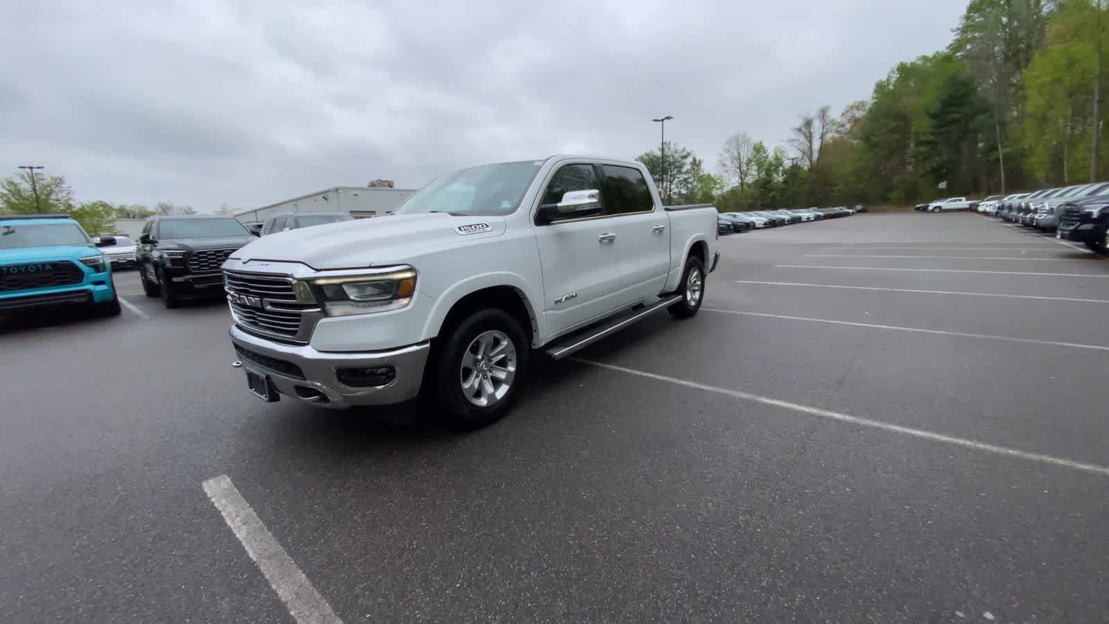 View vehicle photo 4