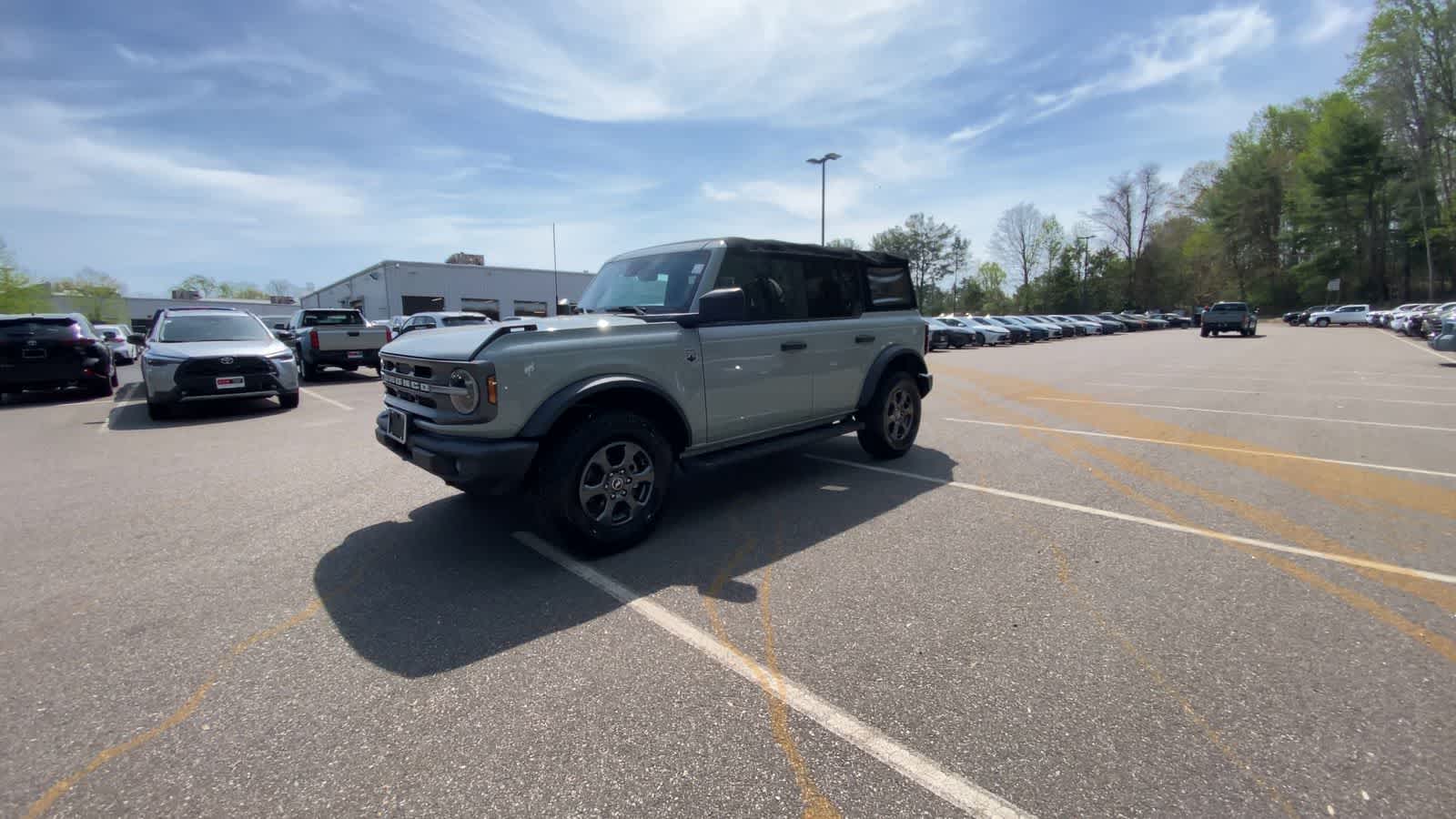View vehicle photo 4
