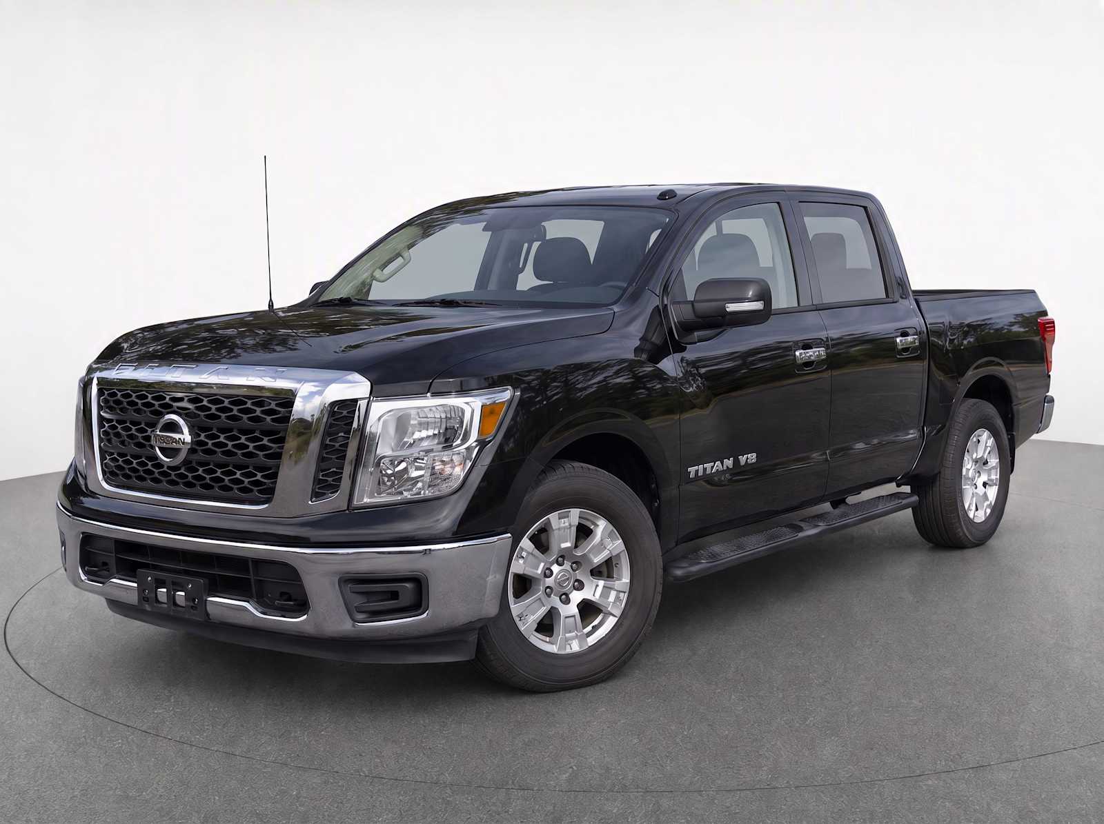 2018 Nissan Titan Gris (Magnetic Black) Camioneta Todo terreno 7 velocidades Automática