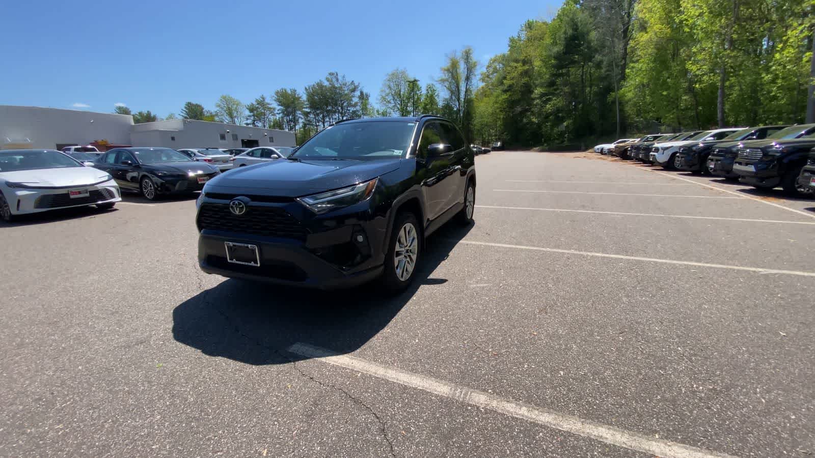 View vehicle photo 5