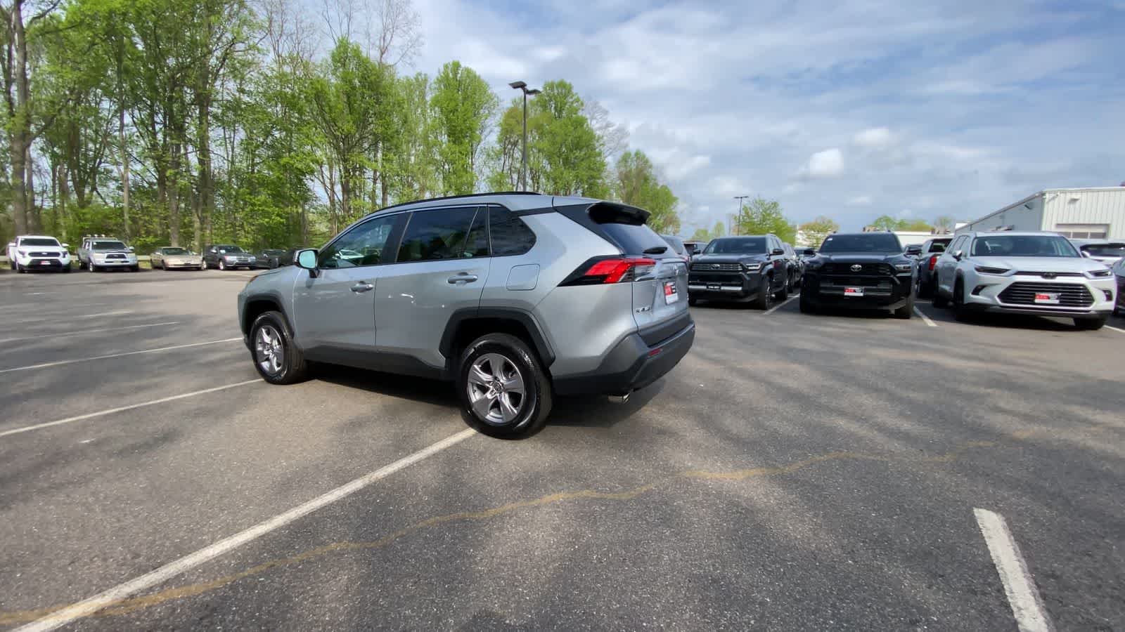 View vehicle photo 6