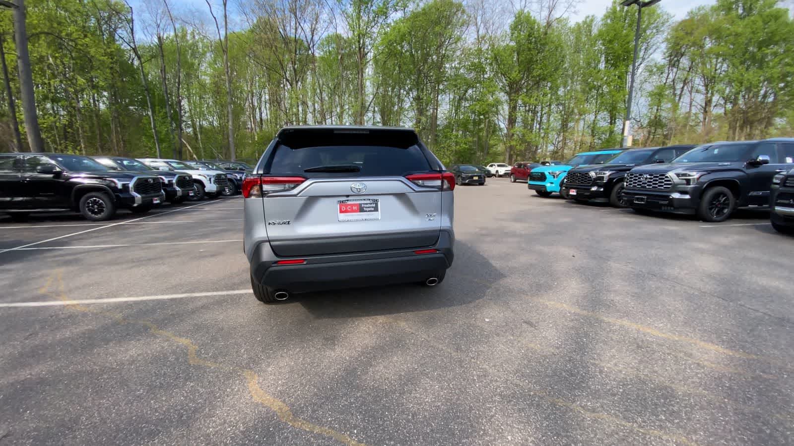 View vehicle photo 7