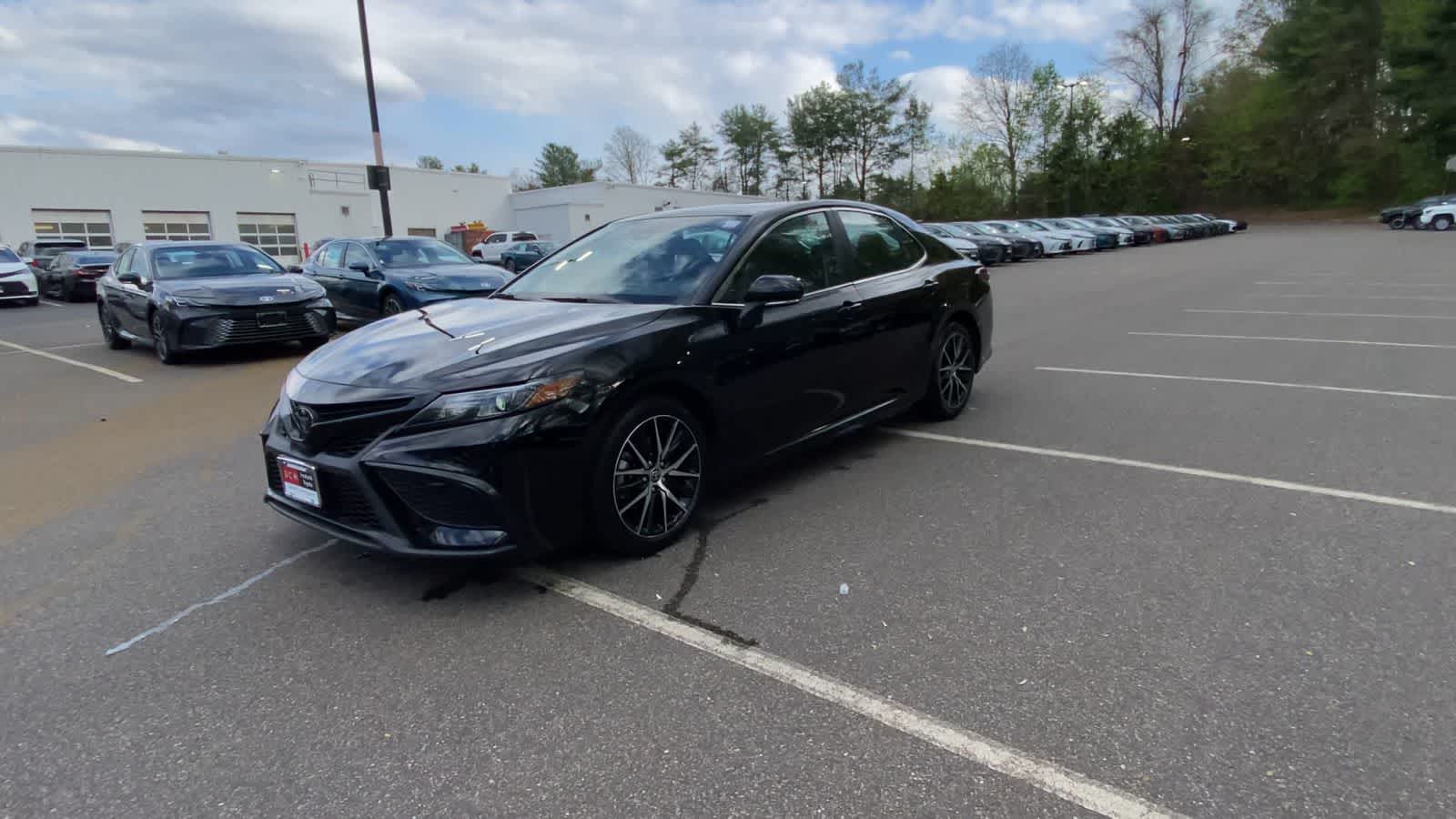 View vehicle photo 4