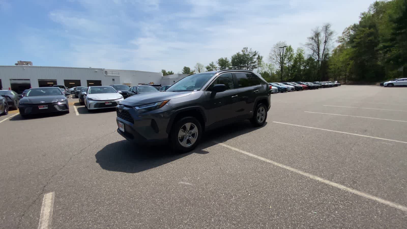 View vehicle photo 4