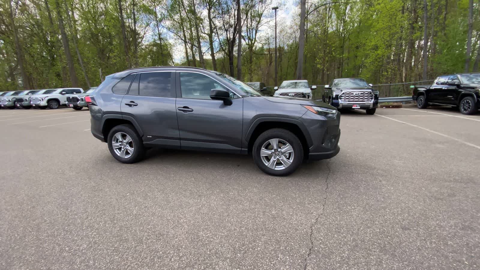 View vehicle photo 3