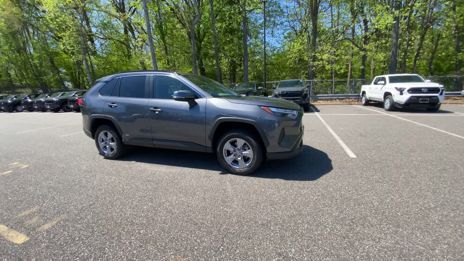 View vehicle photo 3