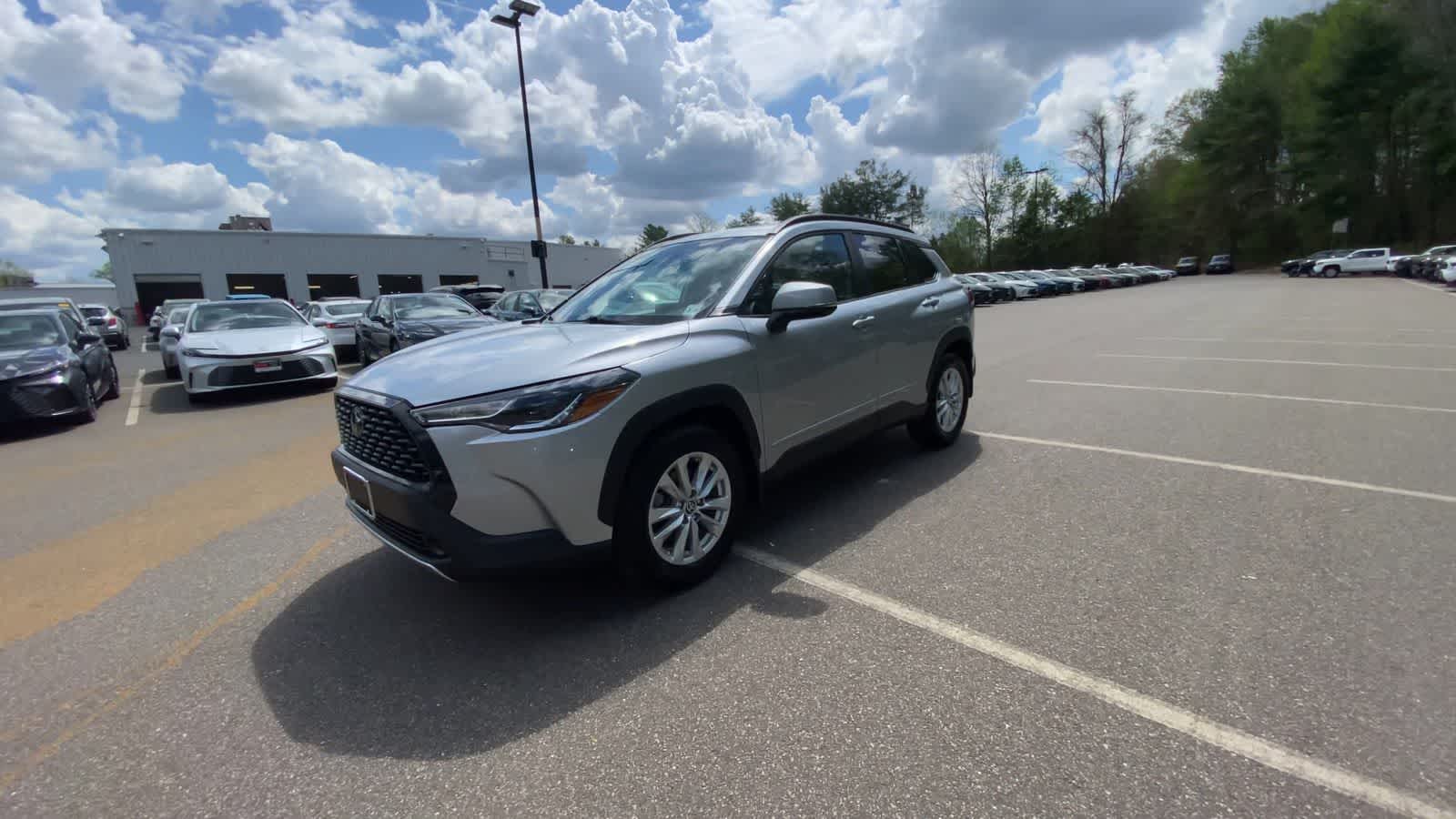 View vehicle photo 4