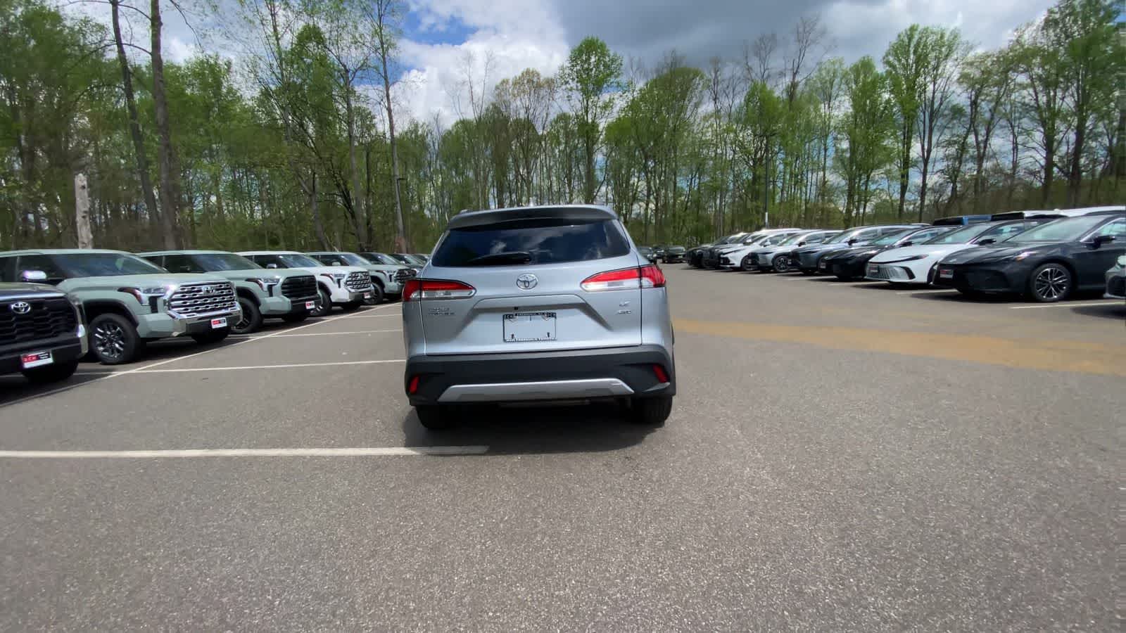 View vehicle photo 7