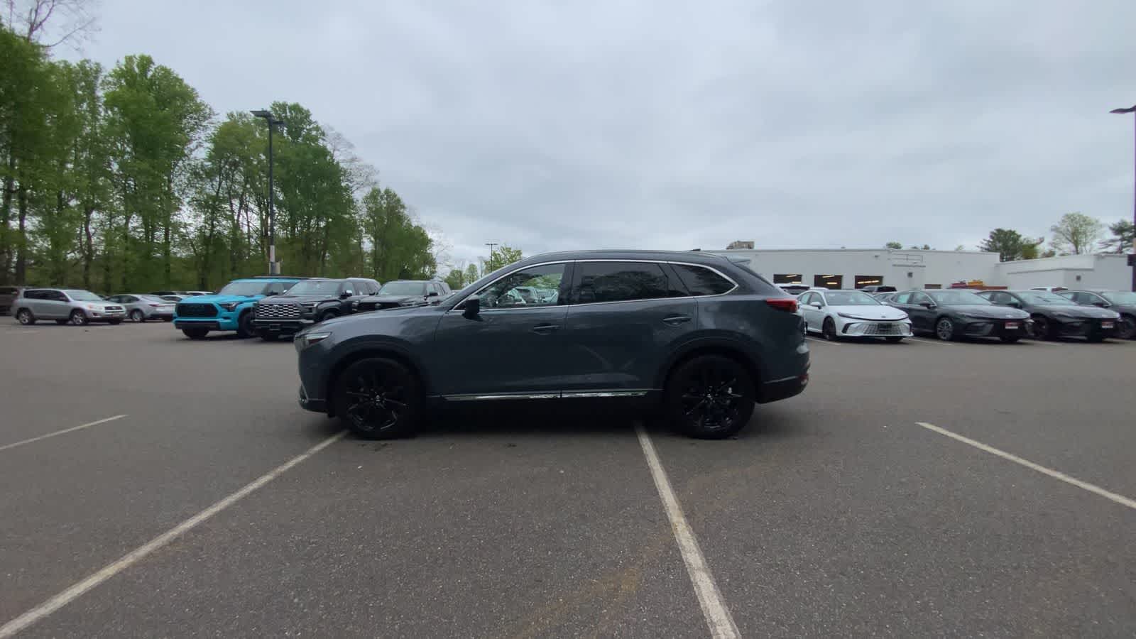 View vehicle photo 7