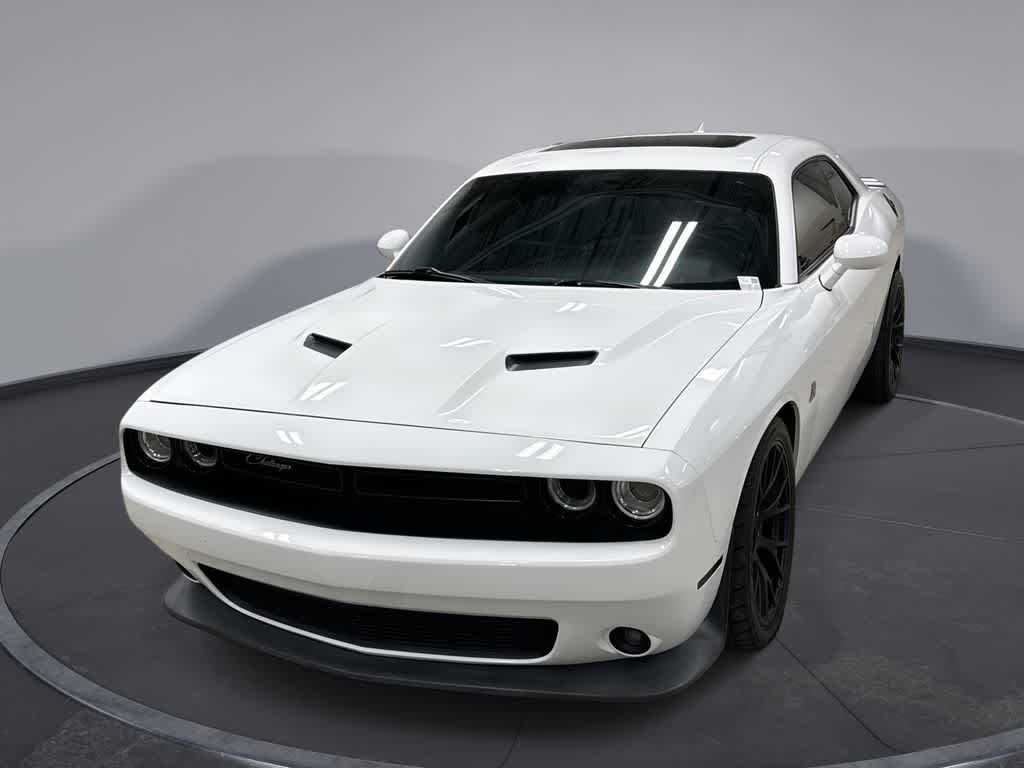White Knuckle Clearcoat 2018 Dodge Challenger R/T Scat Pack RWD Coupe Rear-Wheel Drive 8-Speed Automatic