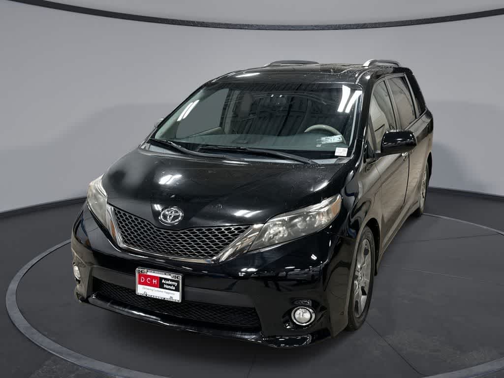 2014 Toyota Sienna SE 8-Passenger