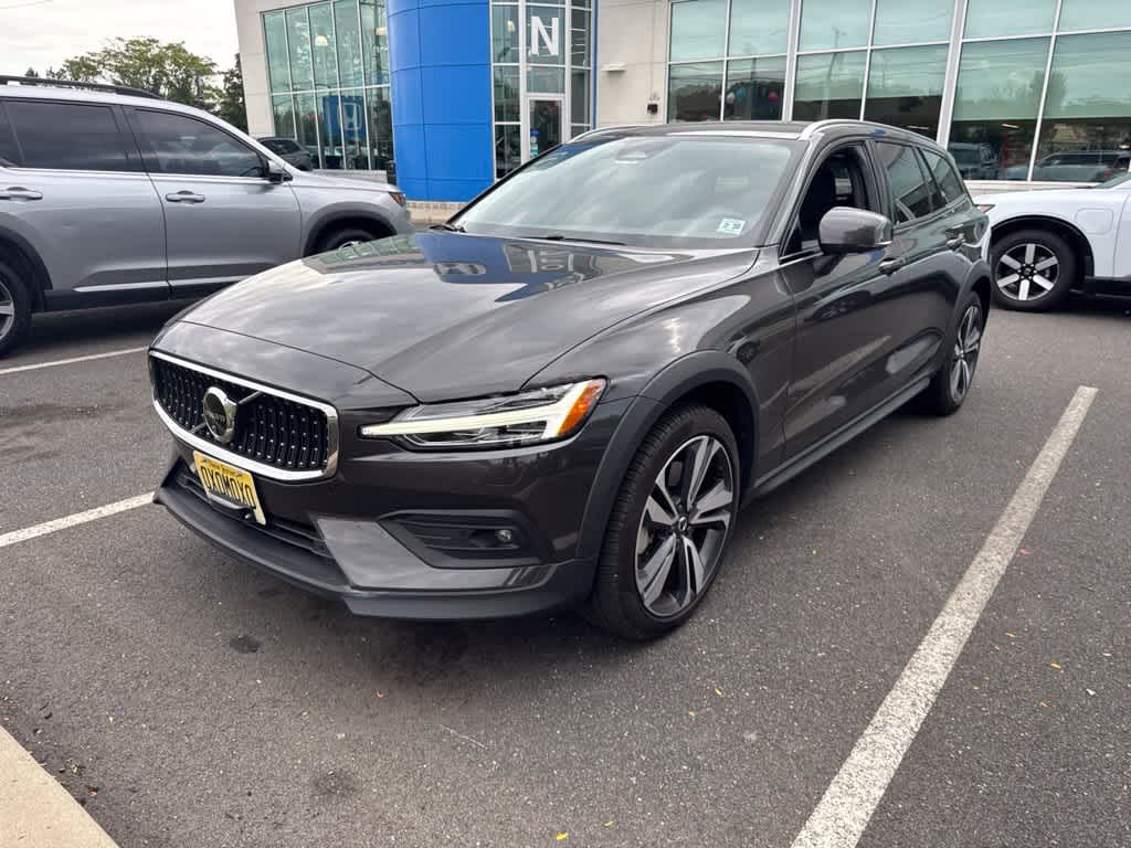2025 Volvo V60 Cross Country