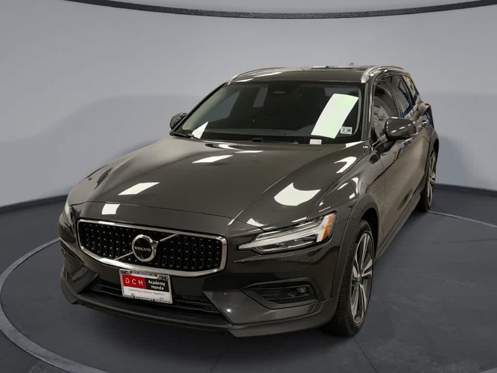 2025 Volvo V60 Cross Country