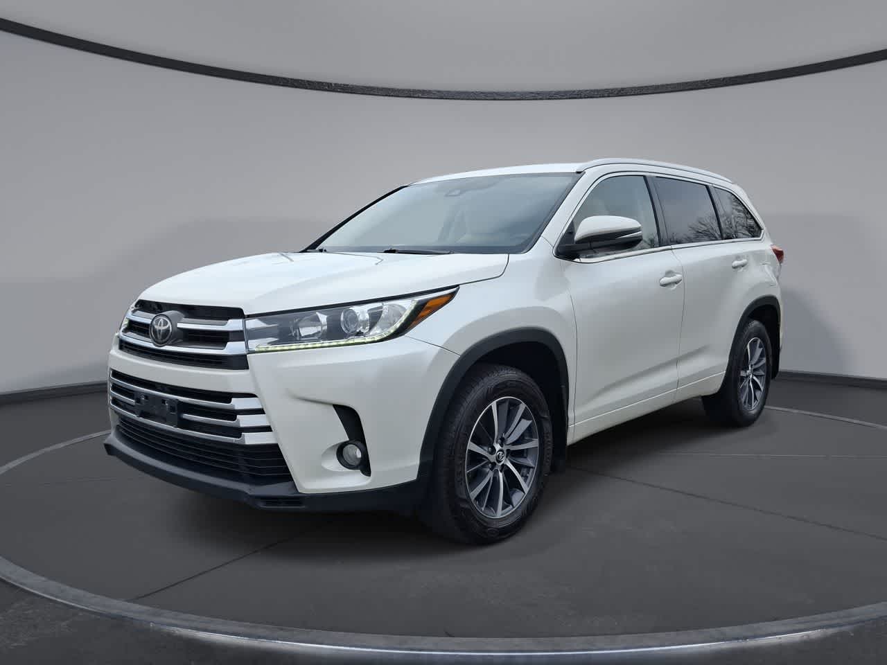 White 2018 Toyota Highlander SUV / Crossover 8-Speed Automatic