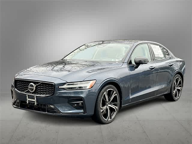 2024 Volvo S60 B5 Plus Dark Theme FWD