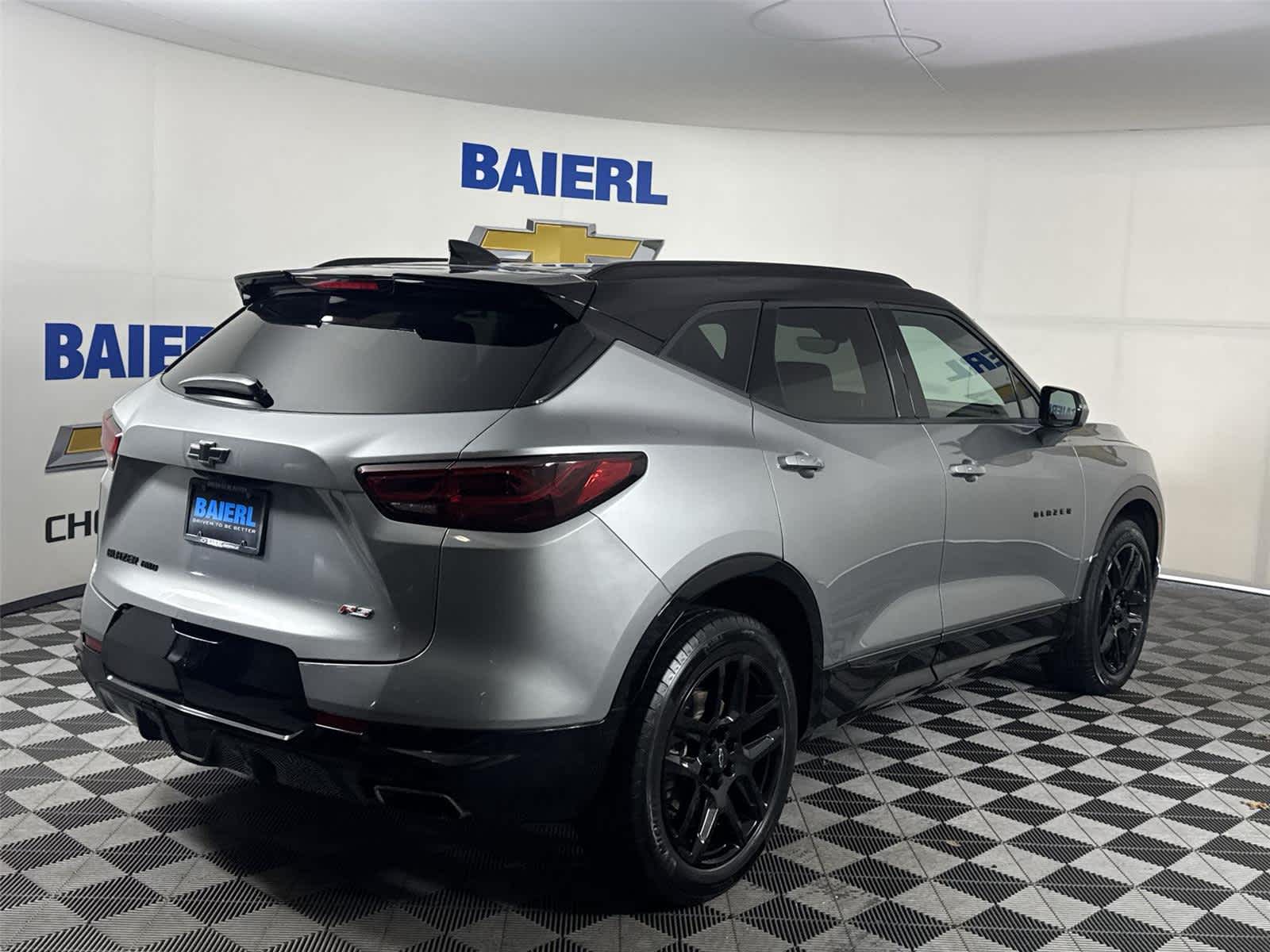 View vehicle photo 5