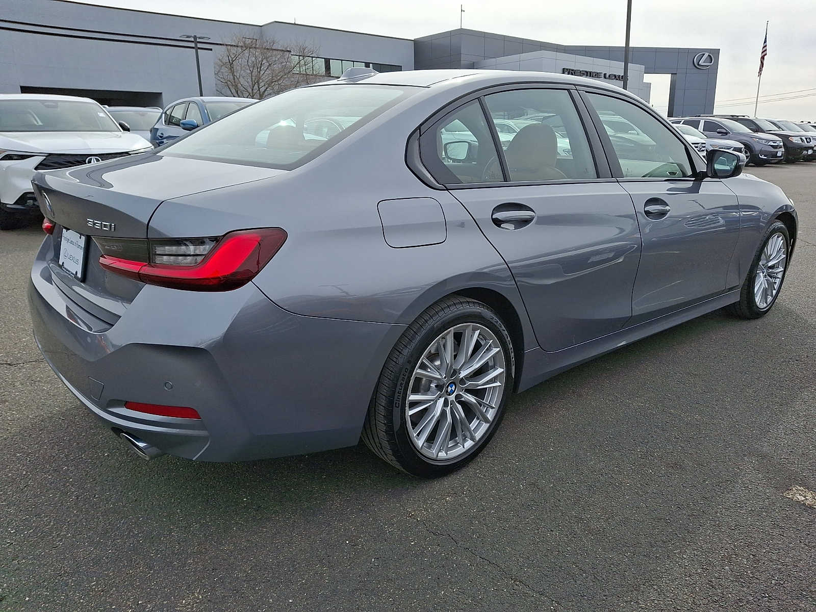View vehicle photo 4
