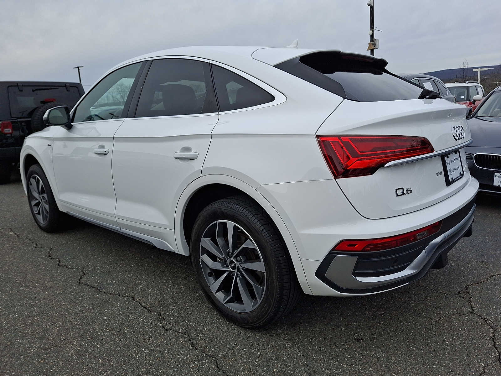 View vehicle photo 6