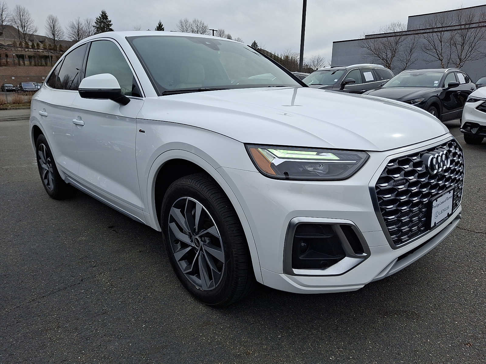 View vehicle photo 3